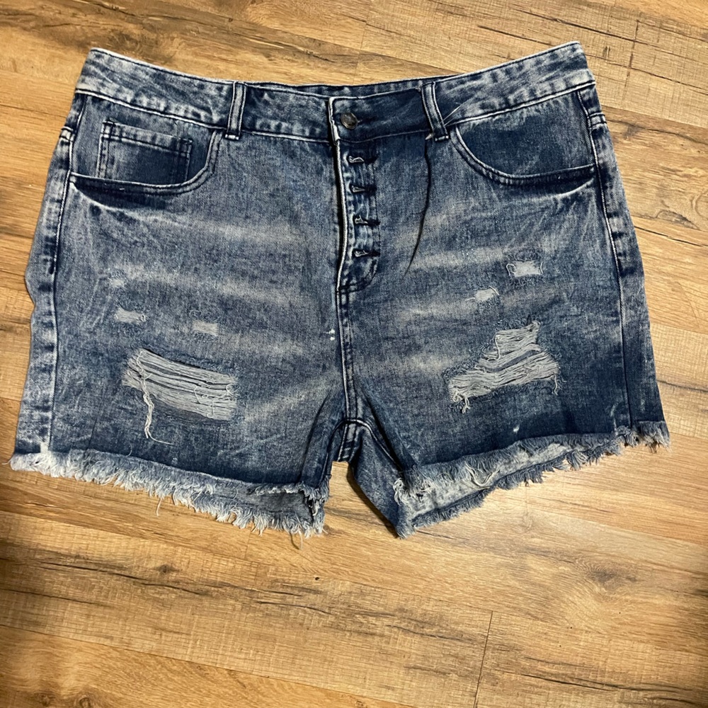 Crazy Train 5 Button Short